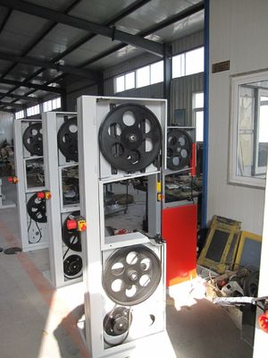 Özel Renkli Şerit Testere Kesme Makinesi Dikey Stil Ahşap İşleme Aletleri