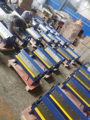 Hassas Katlanır Metal Fren Makinesi Demir Plakalı Hidrolik Metal Bükücü