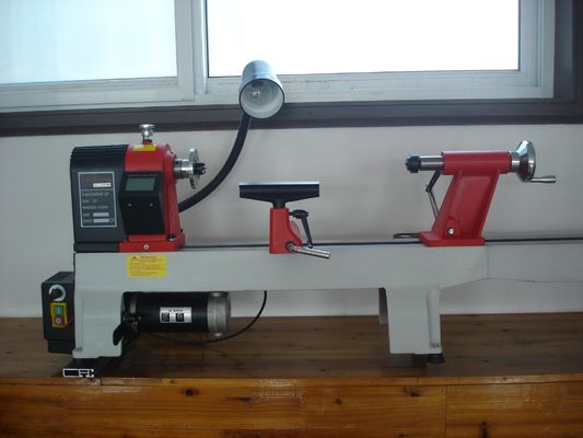 Kolay Hız Değişimi Mini Ahşap Torna Oyma Makinesi ISO Sertifikası
