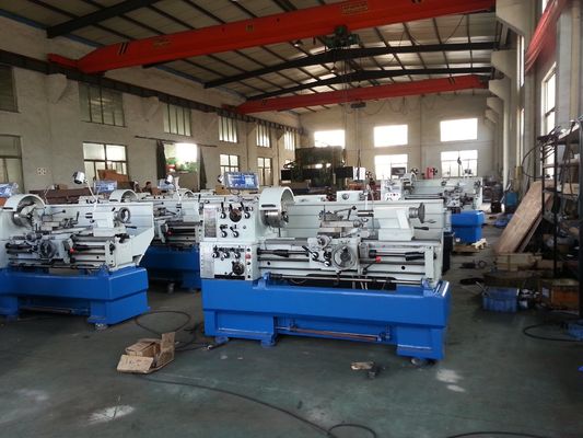 QL1320 Yatay Cnc Torna Yüzey Pürüzlülüğü Metal Boru İpliği Makinesi
