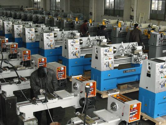 QL1320 Yatay Cnc Torna Yüzey Pürüzlülüğü Metal Boru İpliği Makinesi
