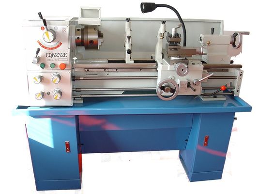 Cq6232e CNC Metal Torna Yüksek Hızlı Titreşim Önleyici Metal Hassas Torna